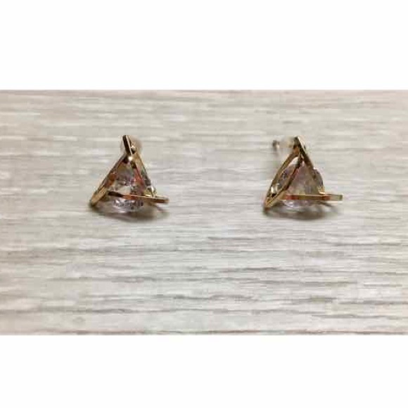 🆕 Geometric Triangle CZ Stud Fashion Earrings - Picture 3 of 4